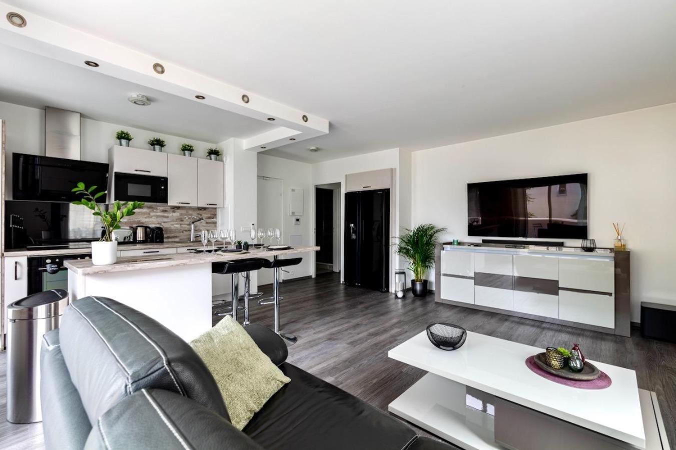 Charmant Refuge Avec Jardin, A 6 Minutes A Pied Du Metro Creteil L Echat-Lovely Retreat With Garden, Located A 6-Minute Walk From Creteil L Echat Metro Station Zewnętrze zdjęcie