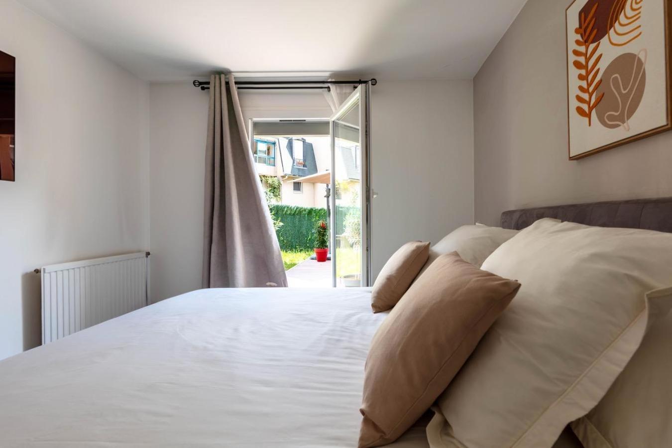 Charmant Refuge Avec Jardin, A 6 Minutes A Pied Du Metro Creteil L Echat-Lovely Retreat With Garden, Located A 6-Minute Walk From Creteil L Echat Metro Station Zewnętrze zdjęcie